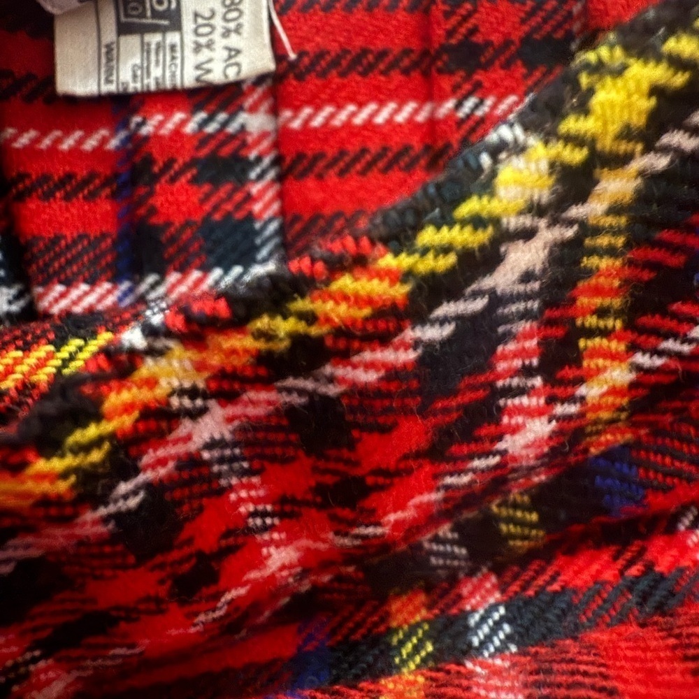 Lord & Taylor Red Tartan Kilt. Size 8 - Picture 4 of 13